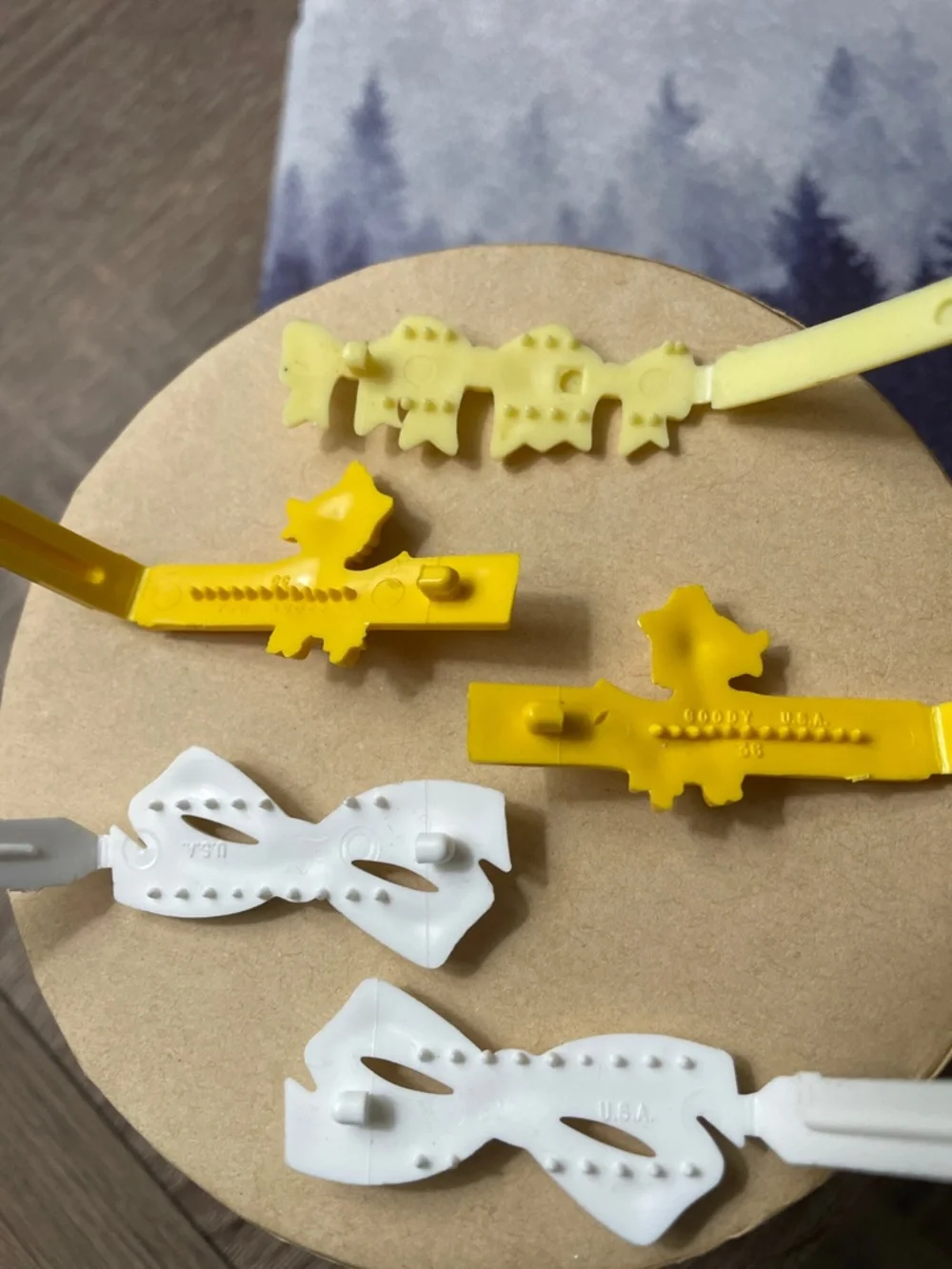 Goody Plastic Child's Barrettes in White, Yellow & Pale Yellow